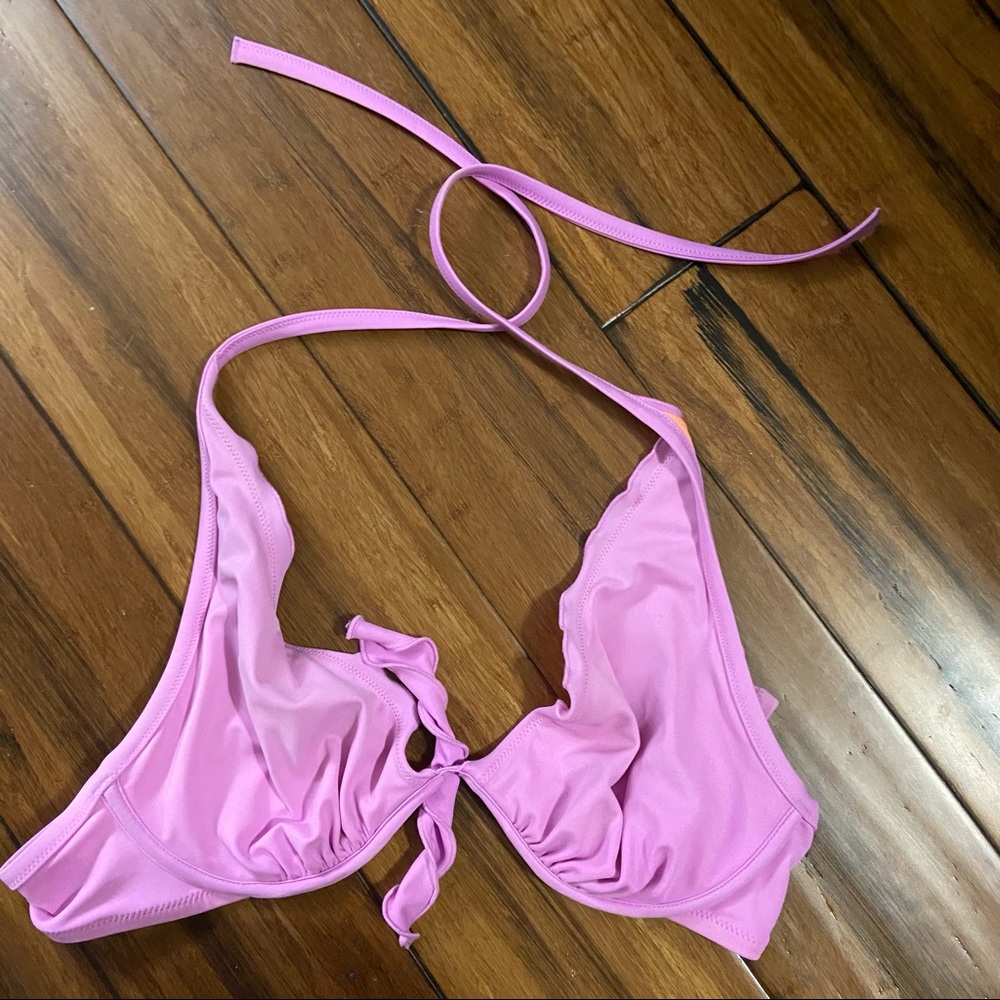 3/30$ Victoria’s Secret purple Ruffle Halter top